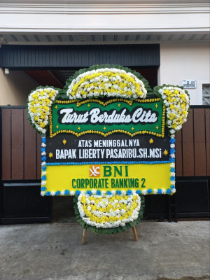 Papan Bunga Duka di Kepulauan Posek